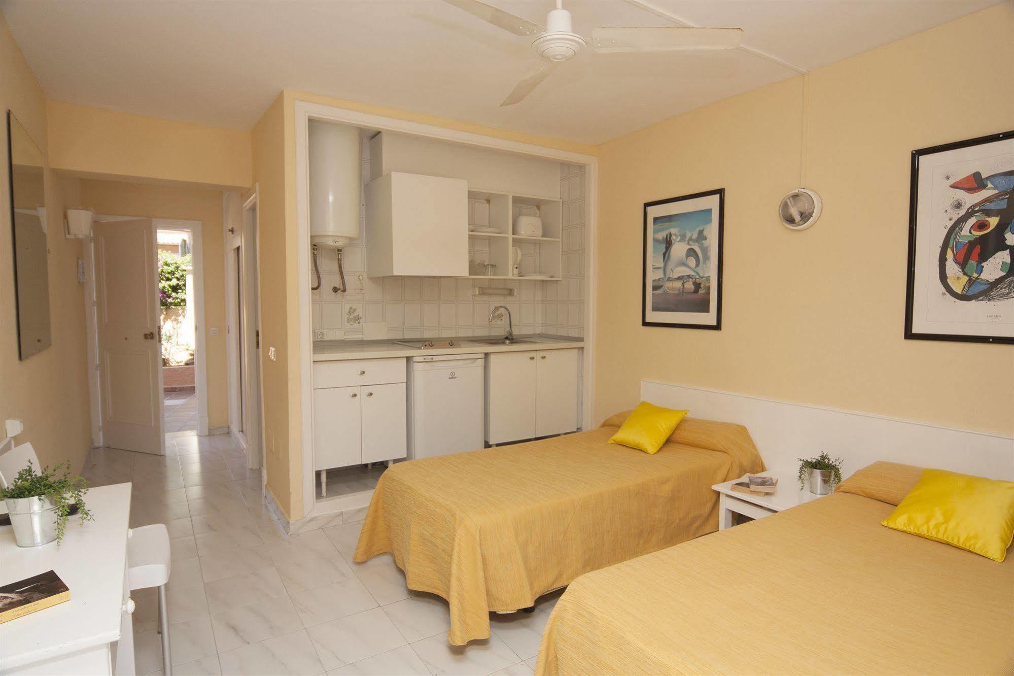 Naika Studios & Apartments Palma Nova  Exterior photo